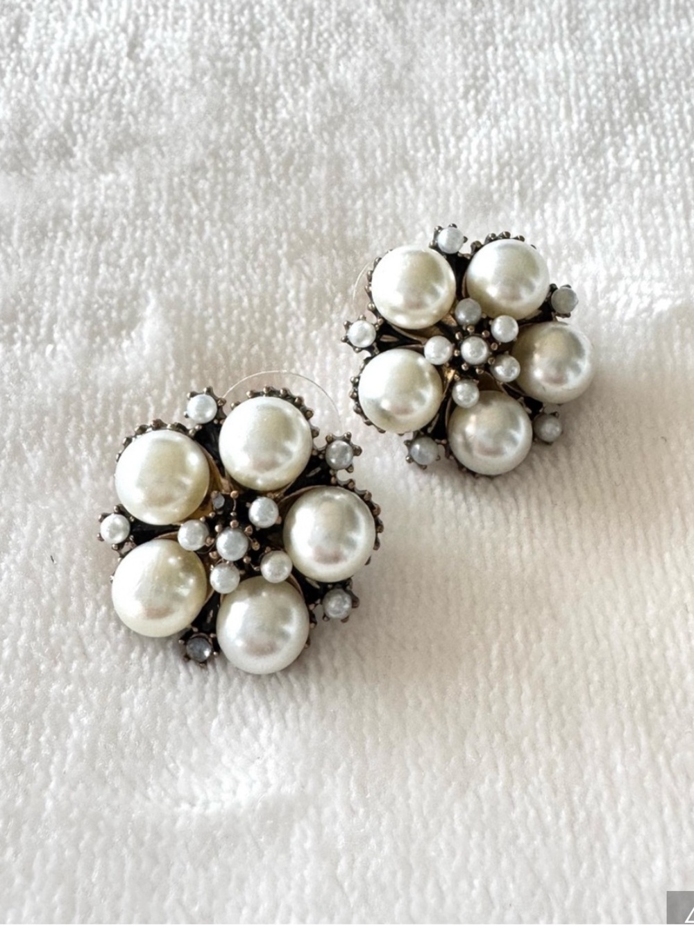 Banana Republic Pearl Floral Clover Earrings